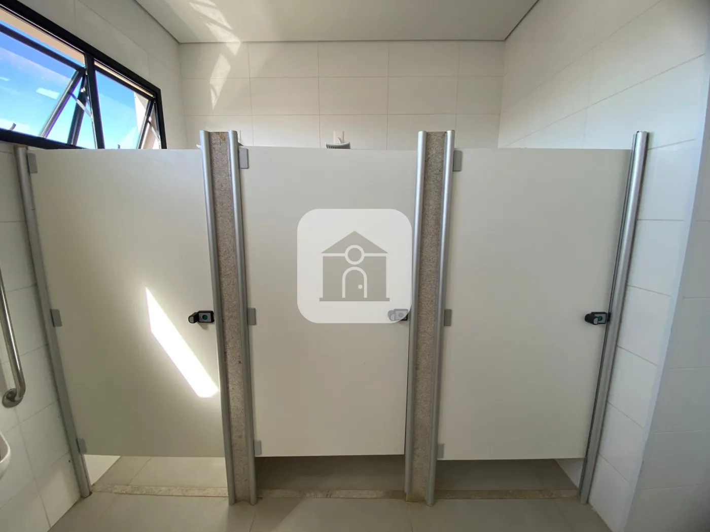 Alugar Comercial / Loja Condom&iacute;nio em Uberl&acirc;ndia R$ 3.522,60 - Foto 16