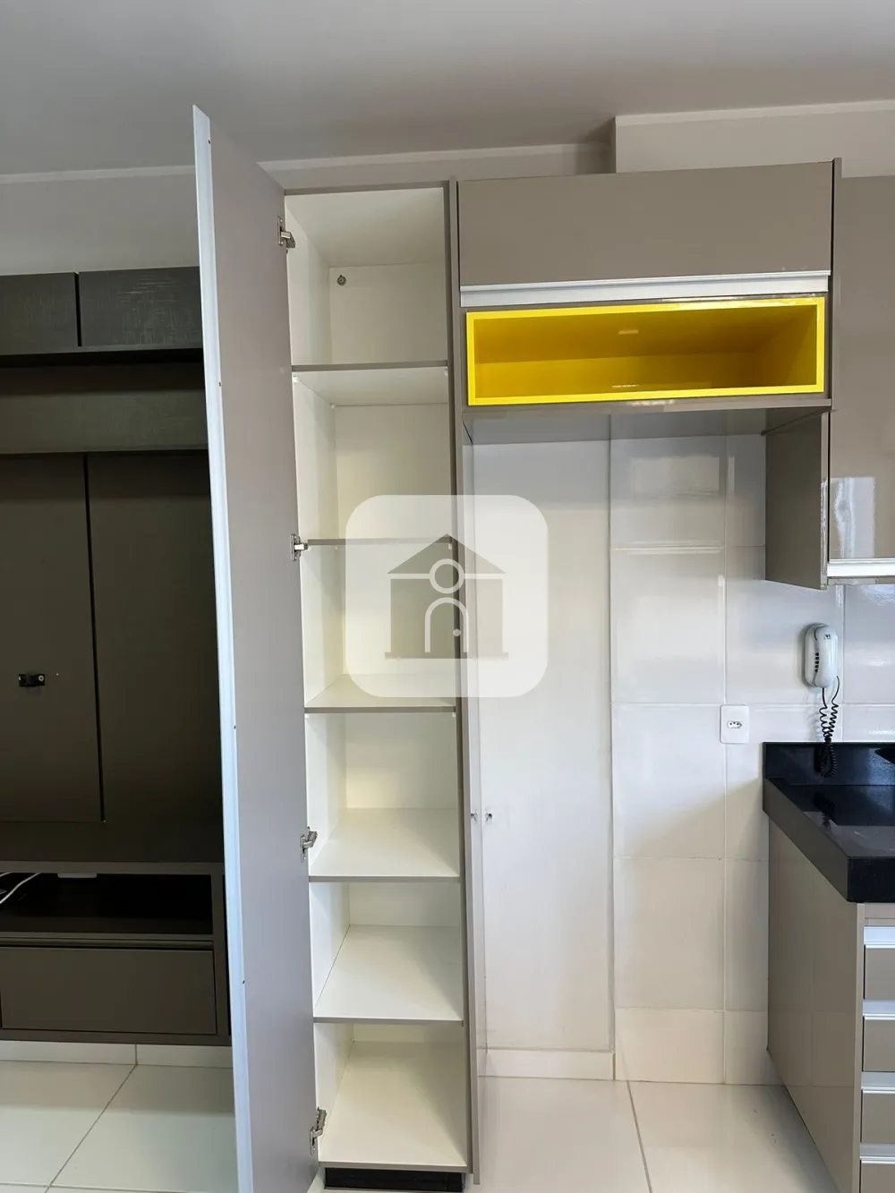 Comprar Apartamento / Padr&atilde;o em Uberl&acirc;ndia R$ 180.000,00 - Foto 2