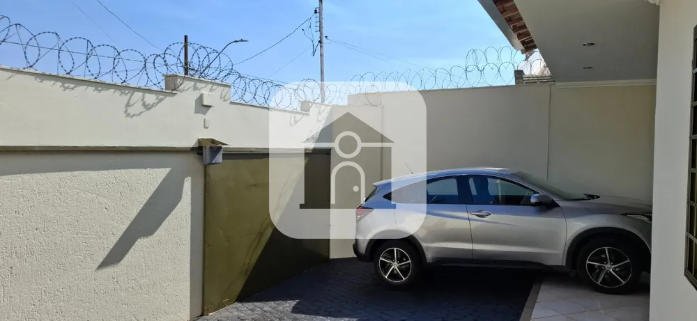 Alugar Casa / Padr&atilde;o em Uberl&acirc;ndia R$ 5.000,00 - Foto 1