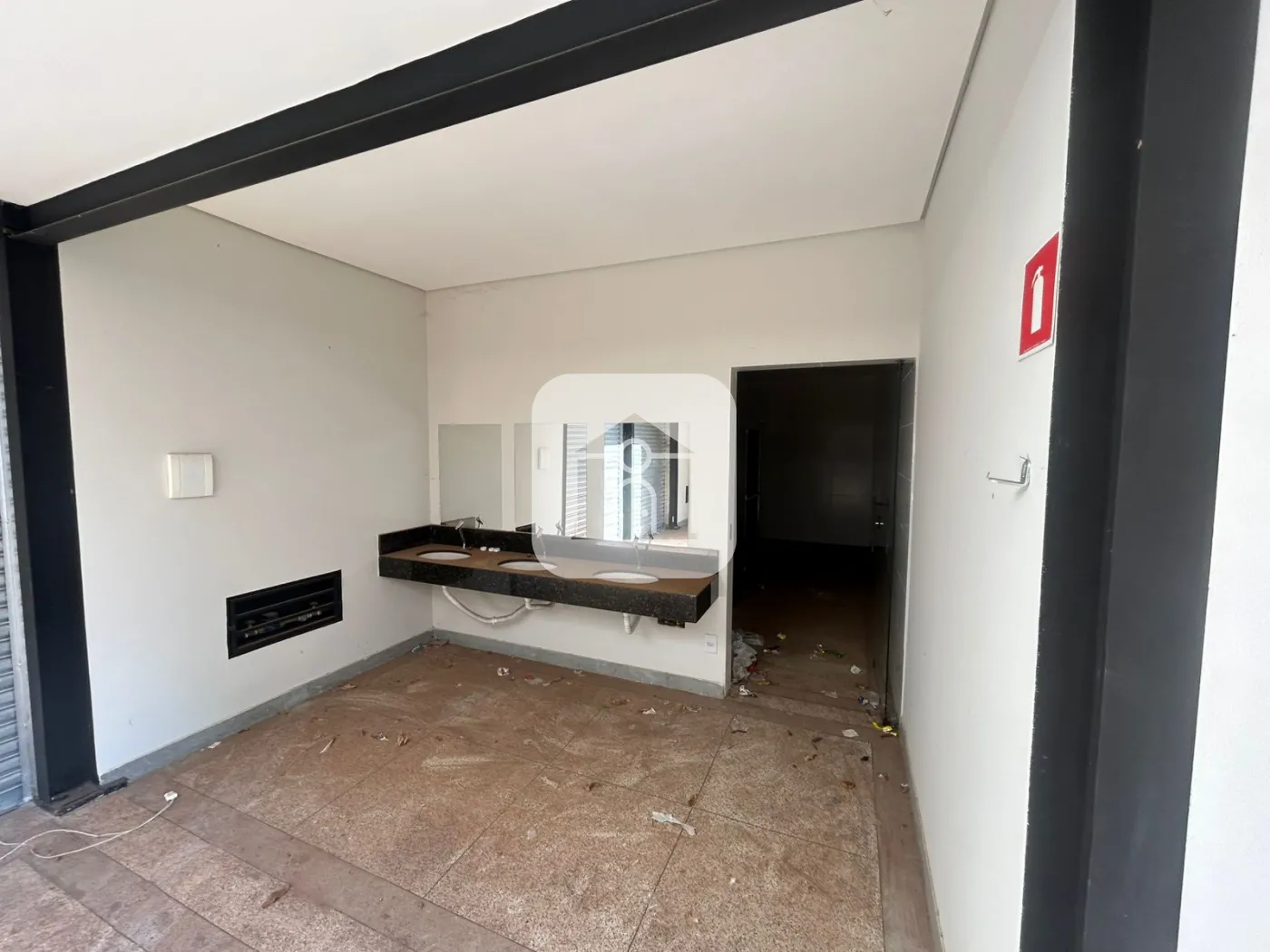 Alugar Comercial / Loja Condom&iacute;nio em Uberl&acirc;ndia R$ 900,00 - Foto 4