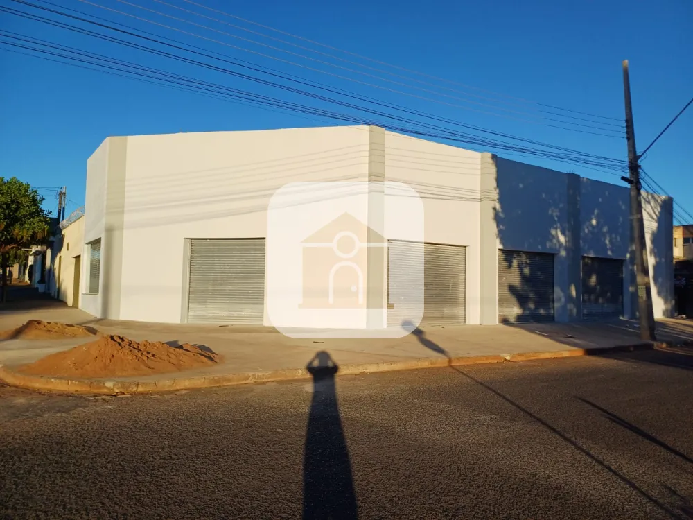 Alugar Comercial / Loja em Uberl&acirc;ndia R$ 9.000,00 - Foto 2