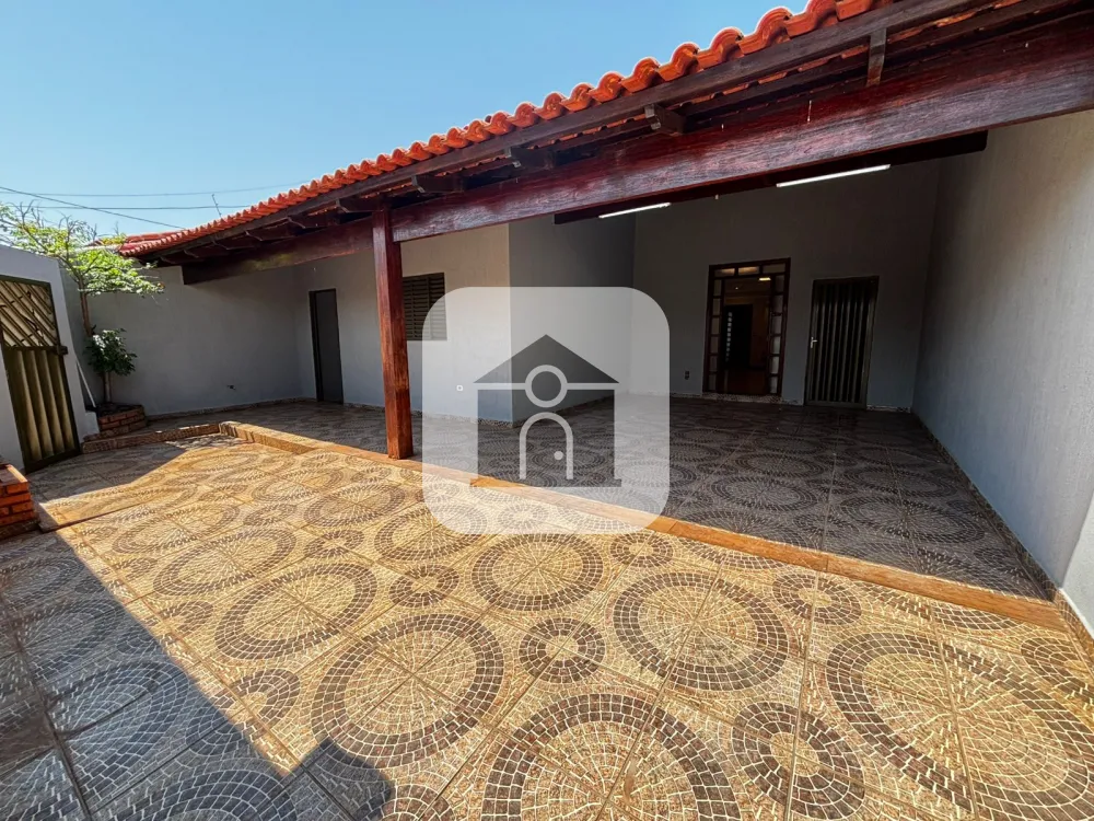 Alugar Casa / Padr&atilde;o em Uberl&acirc;ndia R$ 3.700,00 - Foto 3