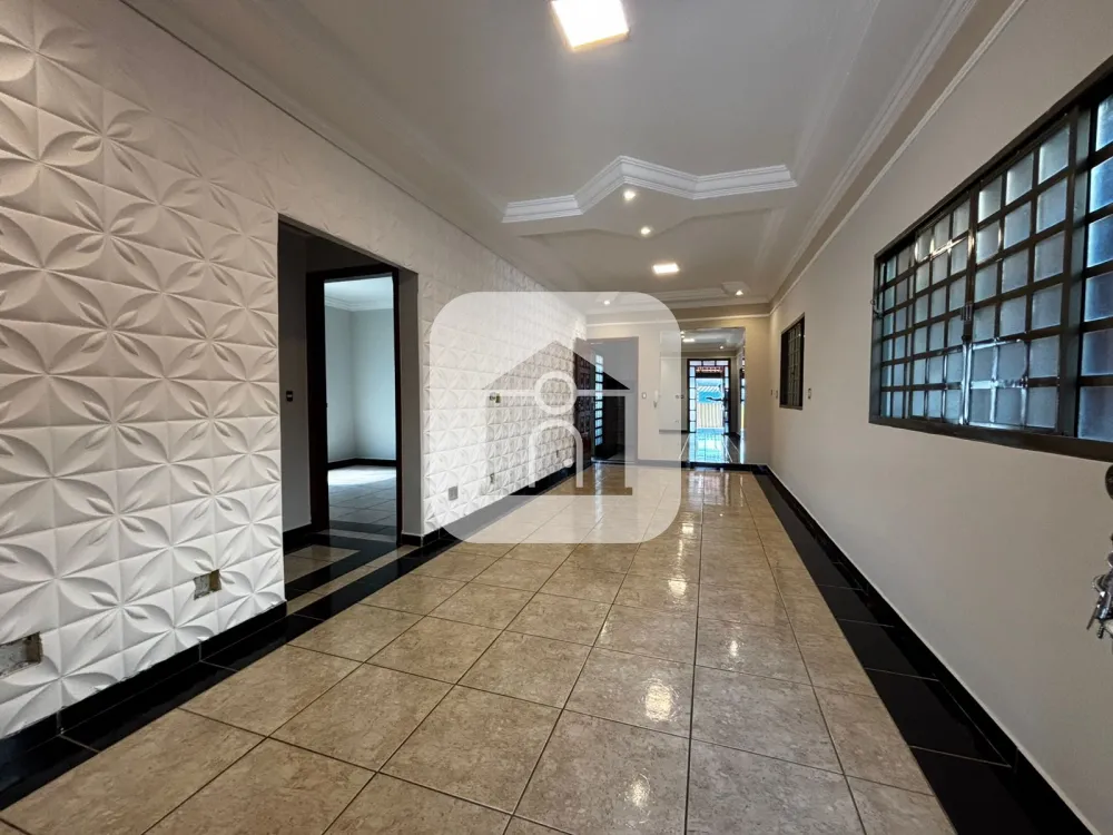 Alugar Casa / Padr&atilde;o em Uberl&acirc;ndia R$ 3.700,00 - Foto 4