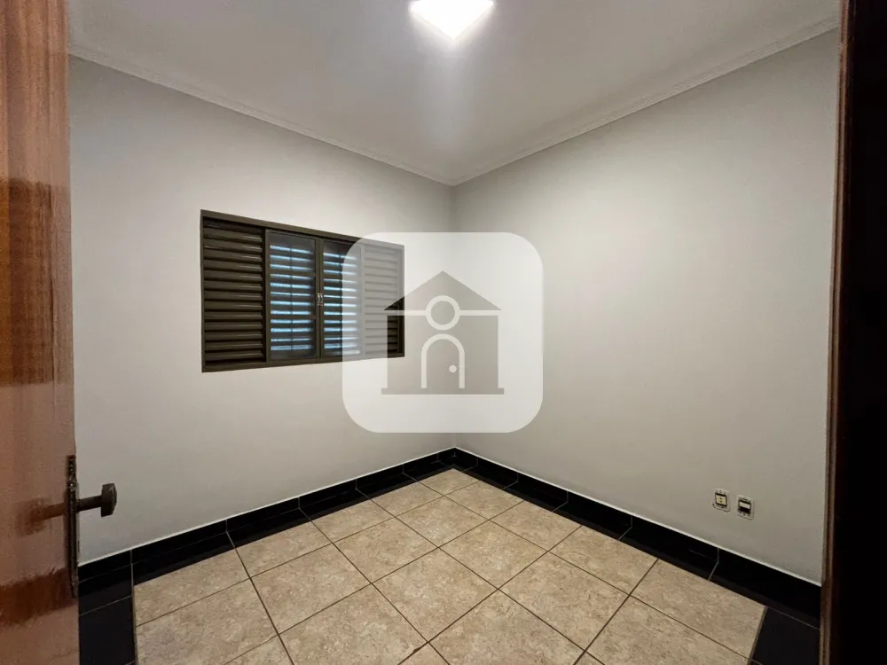 Alugar Casa / Padr&atilde;o em Uberl&acirc;ndia R$ 3.700,00 - Foto 8