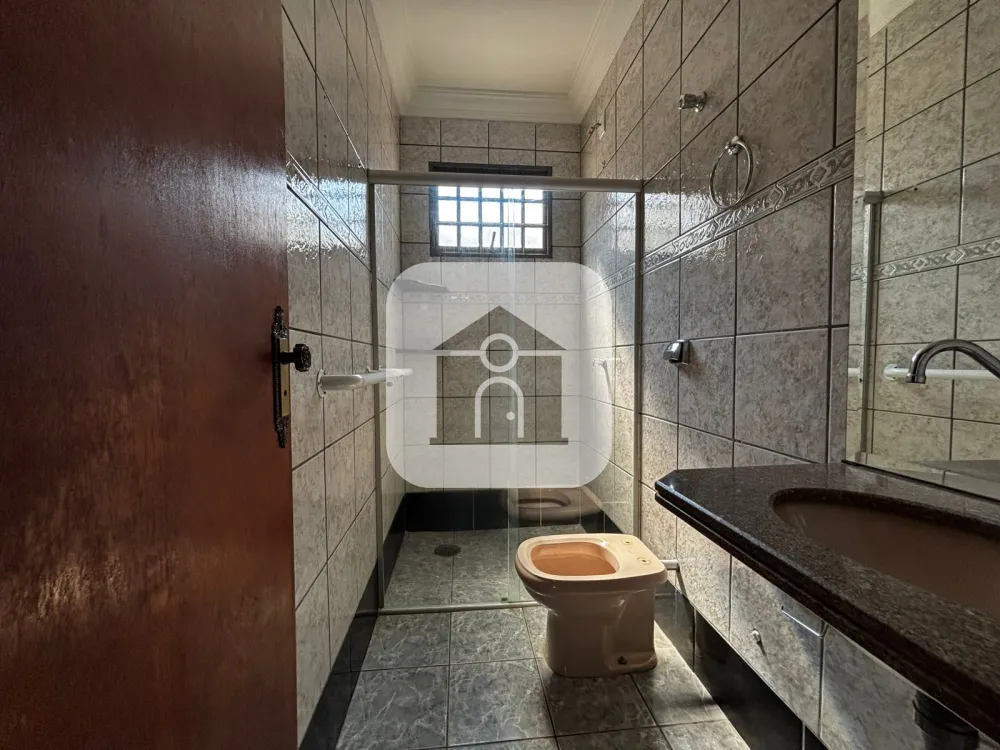 Alugar Casa / Padr&atilde;o em Uberl&acirc;ndia R$ 3.700,00 - Foto 12