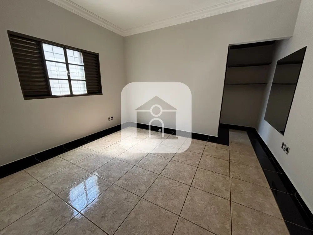 Alugar Casa / Padr&atilde;o em Uberl&acirc;ndia R$ 3.700,00 - Foto 9