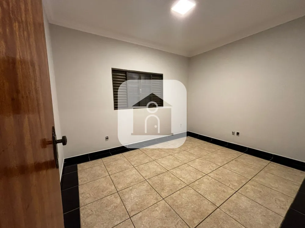 Alugar Casa / Padr&atilde;o em Uberl&acirc;ndia R$ 3.700,00 - Foto 10