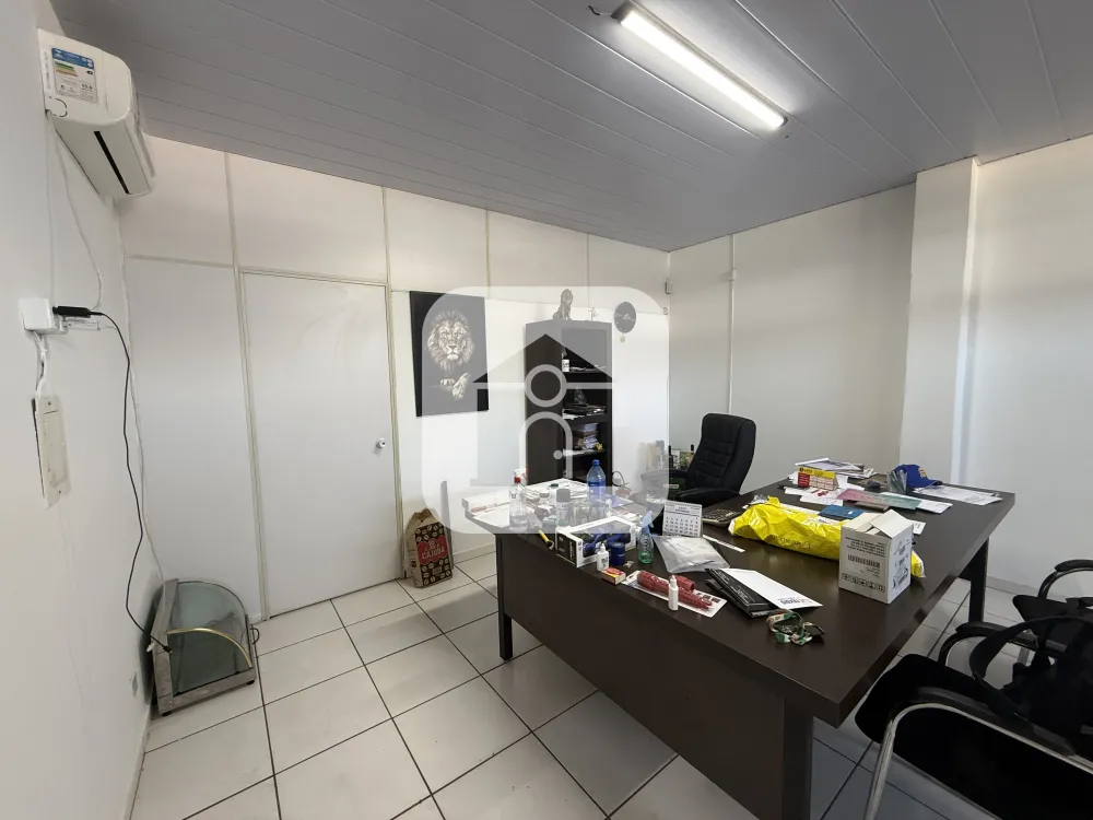 Alugar Comercial / Loja Condom&iacute;nio em Uberl&acirc;ndia R$ 2.200,00 - Foto 1