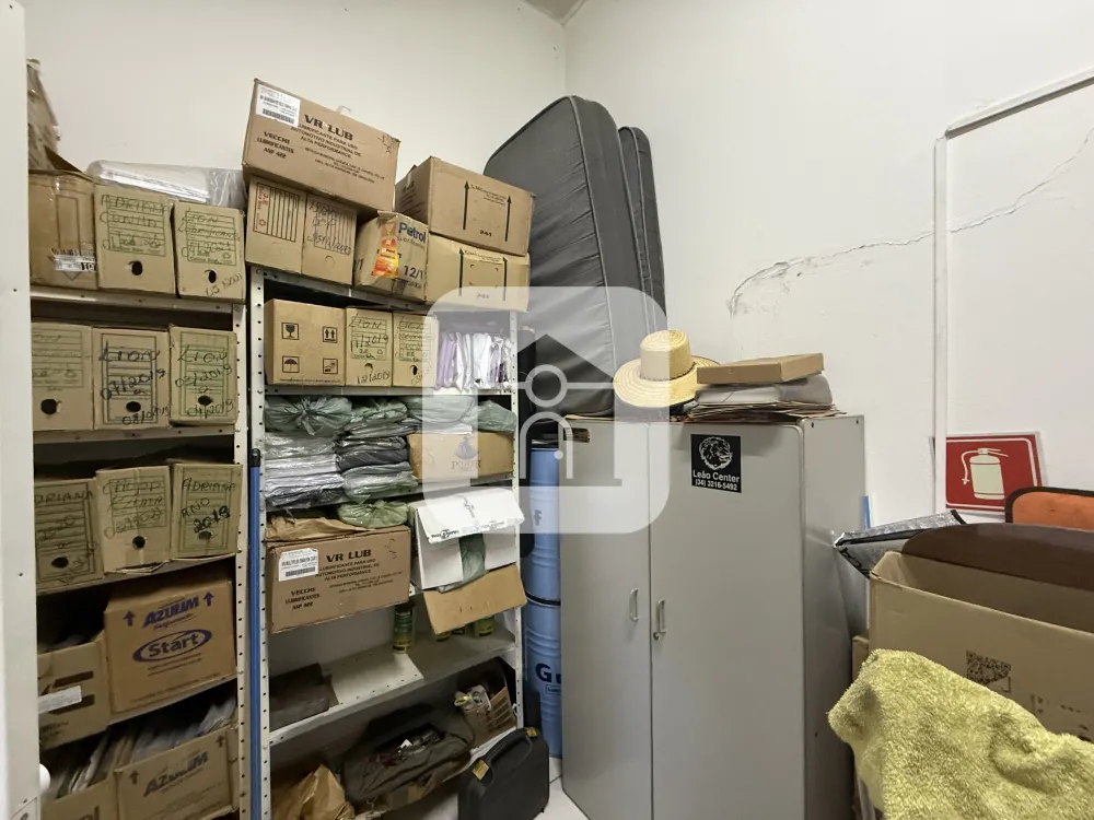 Alugar Comercial / Loja Condom&iacute;nio em Uberl&acirc;ndia R$ 2.200,00 - Foto 9