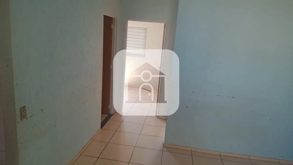 Alugar Casa / Padr&atilde;o em Uberl&acirc;ndia R$ 950,00 - Foto 4