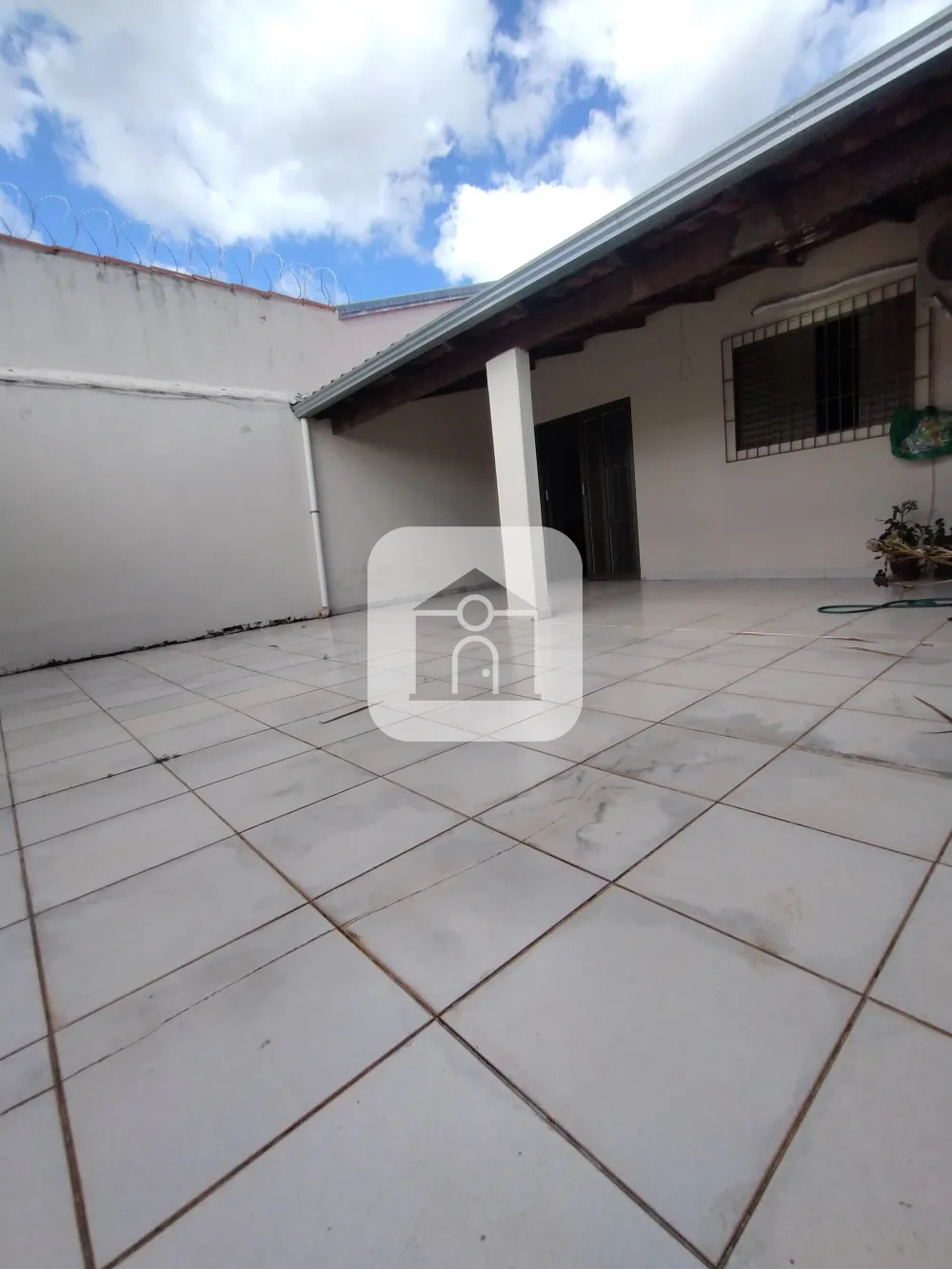 Comprar Casa / Padr&atilde;o em Uberl&acirc;ndia R$ 400.000,00 - Foto 1