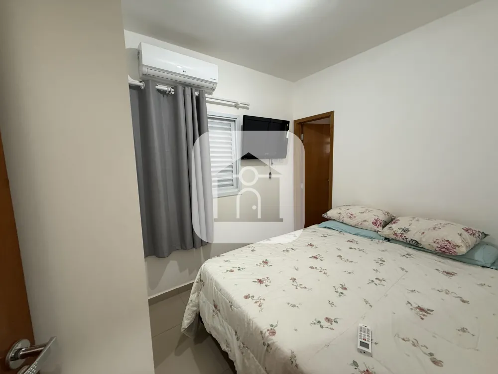 Alugar Apartamento / Padr&atilde;o em Uberlandia R$ 2.000,00 - Foto 4