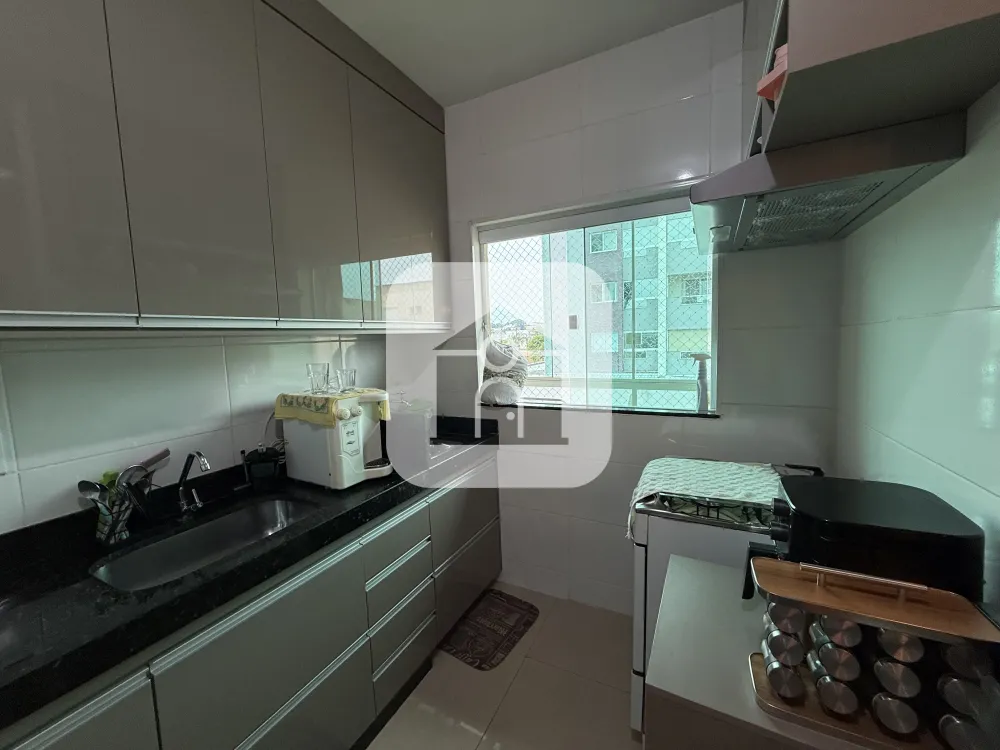 Alugar Apartamento / Padr&atilde;o em Uberlandia R$ 2.000,00 - Foto 9