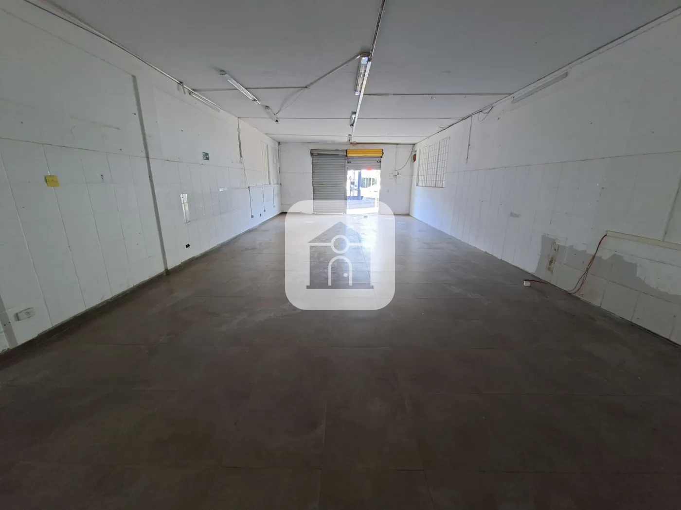 Alugar Comercial / Loja em Uberl&acirc;ndia R$ 2.000,00 - Foto 2