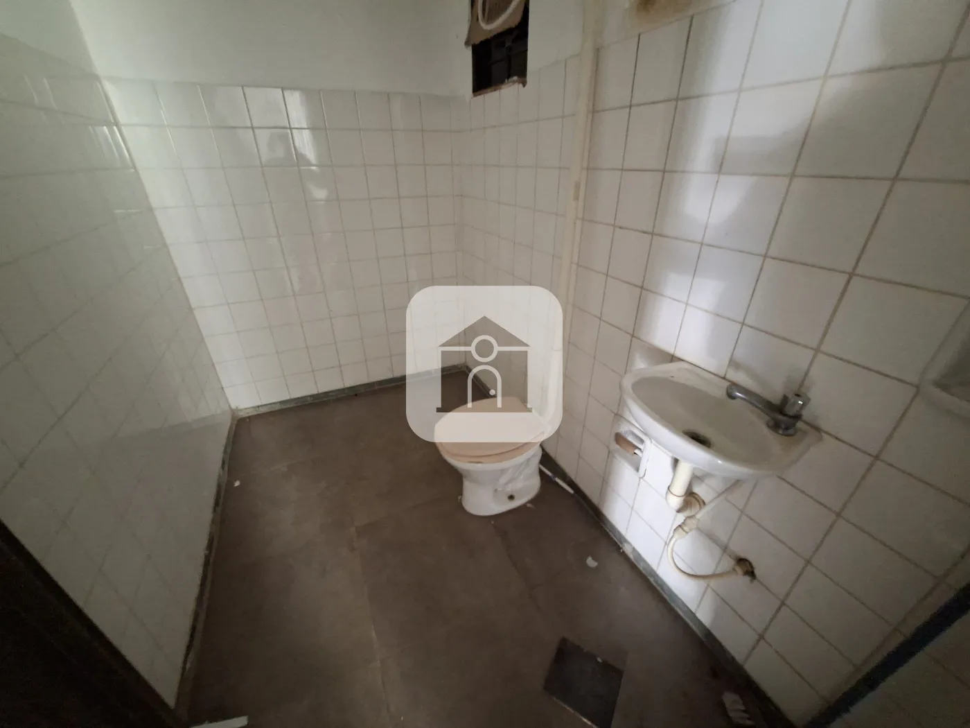 Alugar Comercial / Loja em Uberl&acirc;ndia R$ 2.000,00 - Foto 4