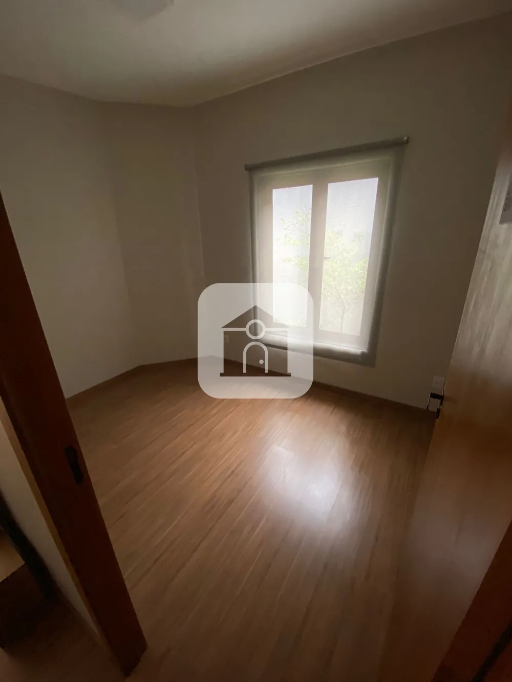 Alugar Comercial / Sala Comercial em Uberl&acirc;ndia R$ 1.800,00 - Foto 1