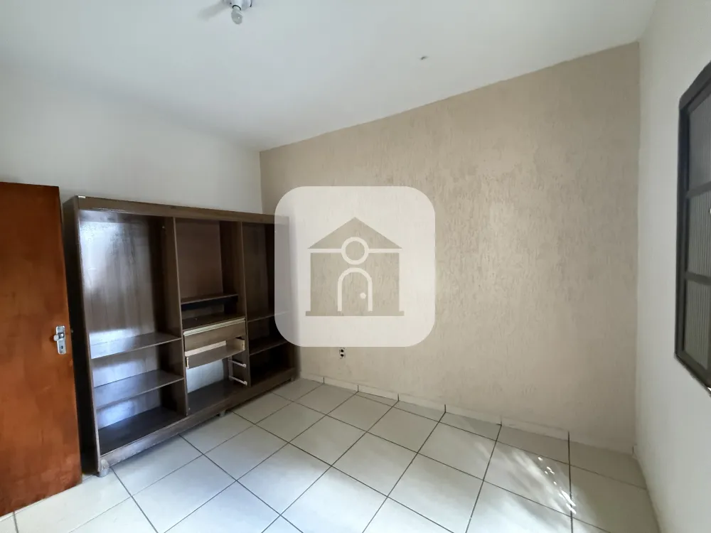 Alugar Casa / Padr&atilde;o em Uberl&acirc;ndia R$ 1.500,00 - Foto 8