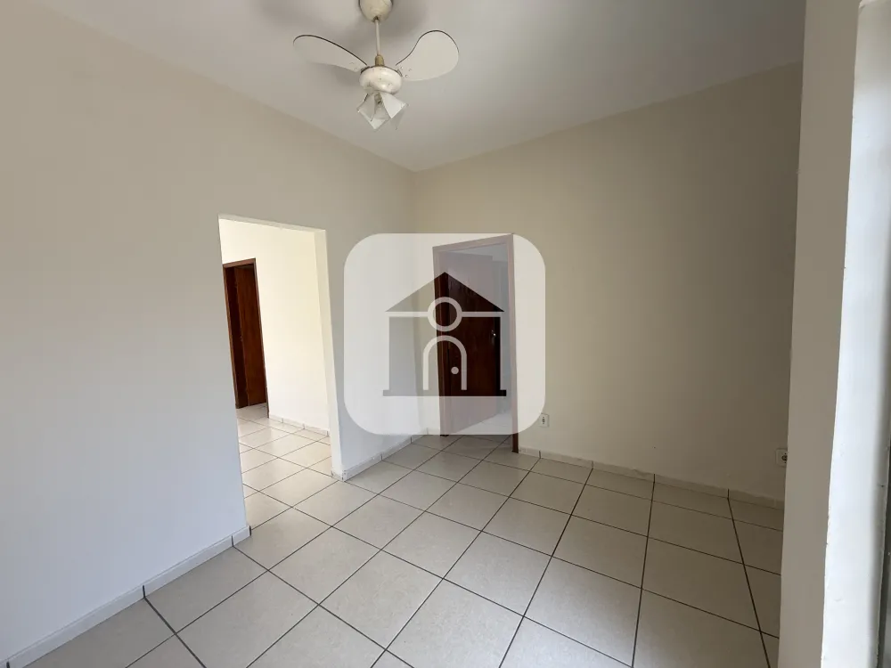 Alugar Casa / Padr&atilde;o em Uberl&acirc;ndia R$ 1.500,00 - Foto 5
