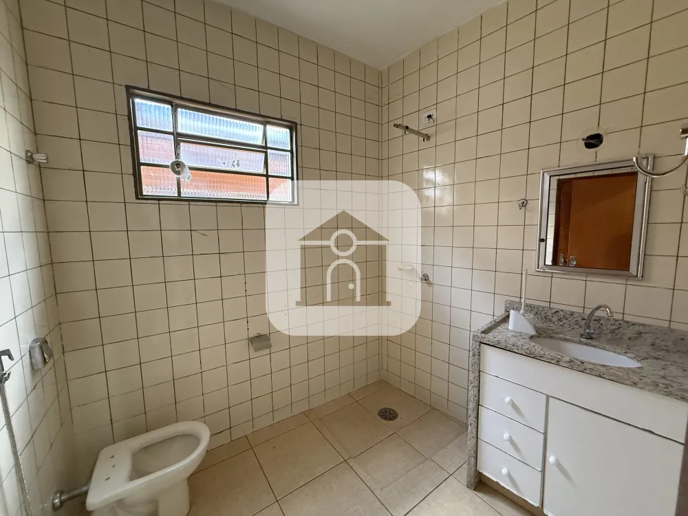 Alugar Casa / Padr&atilde;o em Uberl&acirc;ndia R$ 1.500,00 - Foto 11