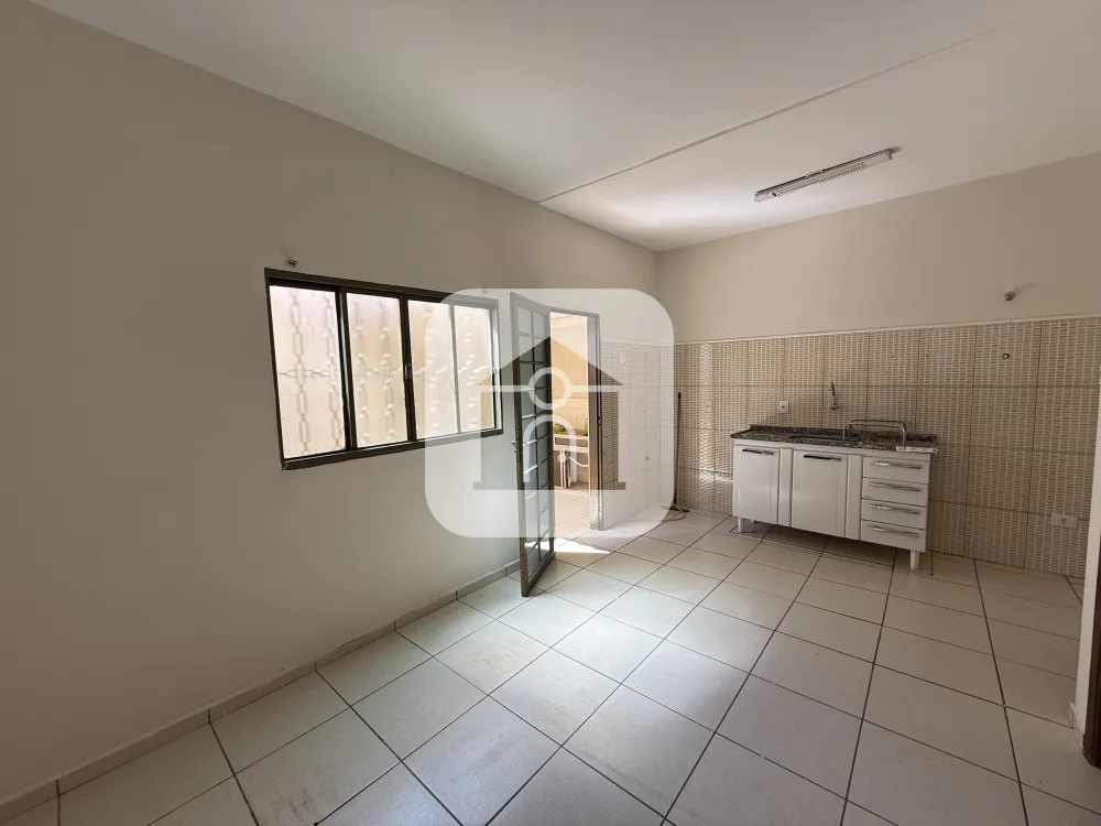 Alugar Casa / Padr&atilde;o em Uberl&acirc;ndia R$ 1.500,00 - Foto 3