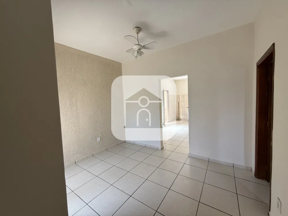 Alugar Casa / Padr&atilde;o em Uberl&acirc;ndia R$ 1.500,00 - Foto 9