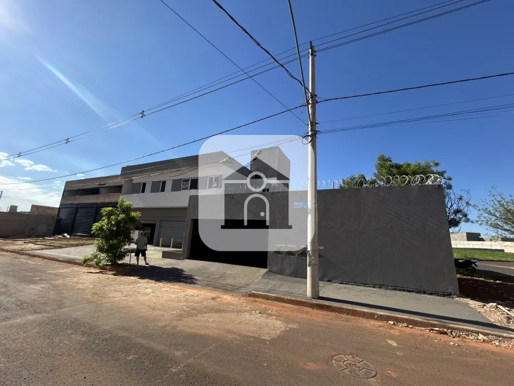 Alugar Apartamento / Sobrado em Uberl&acirc;ndia R$ 1.700,00 - Foto 1