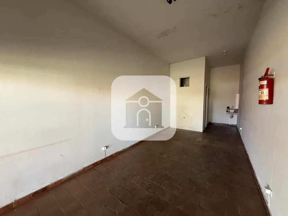 Alugar Comercial / Loja em Uberl&acirc;ndia R$ 1.500,00 - Foto 2