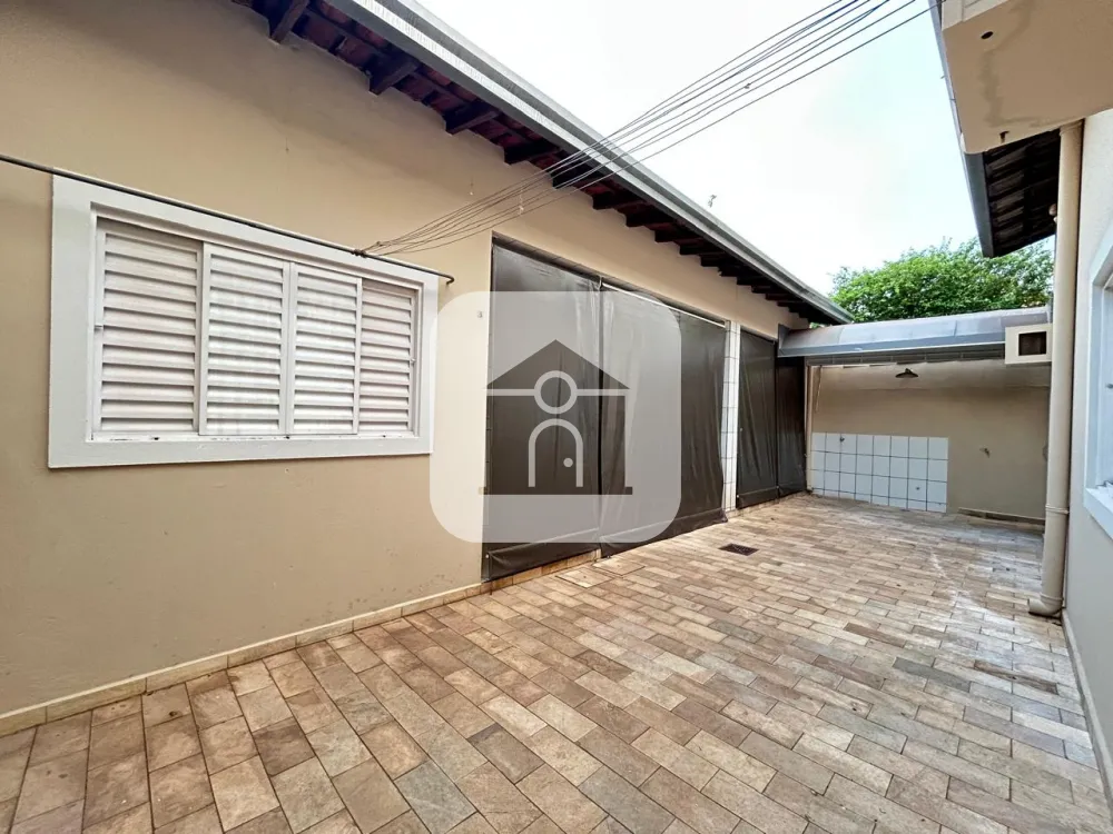 Alugar Casa / Padr&atilde;o em Uberl&acirc;ndia R$ 3.700,00 - Foto 2