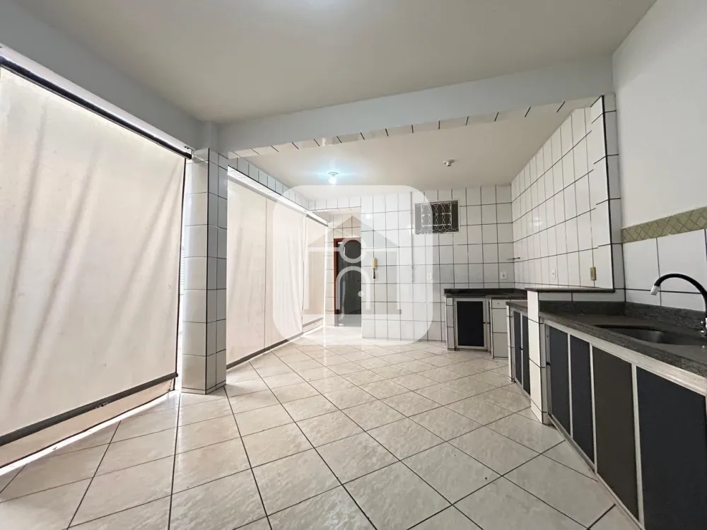 Alugar Casa / Padr&atilde;o em Uberl&acirc;ndia R$ 3.700,00 - Foto 4