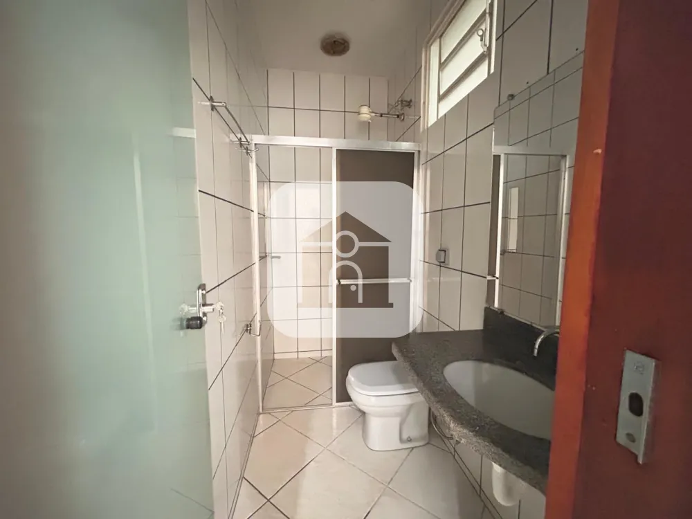 Alugar Casa / Padr&atilde;o em Uberl&acirc;ndia R$ 3.700,00 - Foto 7