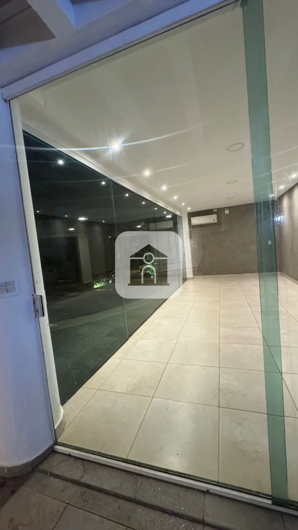 Alugar Casa / Padr&atilde;o em Uberl&acirc;ndia R$ 8.900,00 - Foto 2