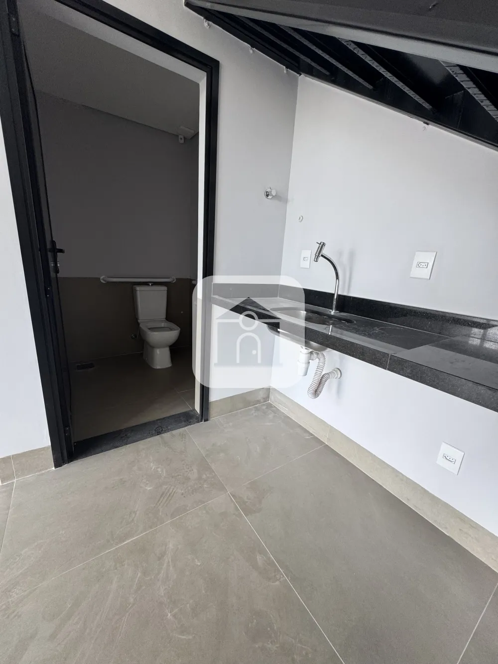 Alugar Comercial / Loja Condom&iacute;nio em Uberl&acirc;ndia R$ 12.100,00 - Foto 6