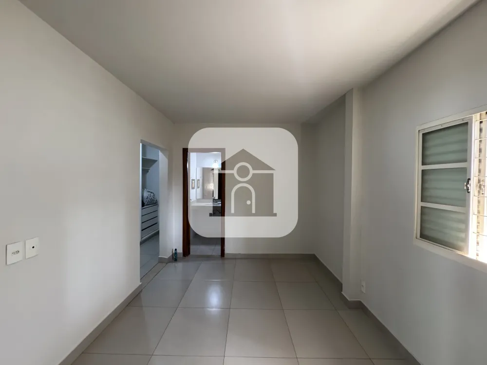 Alugar Casa / Padr&atilde;o em Uberl&acirc;ndia R$ 6.800,00 - Foto 2