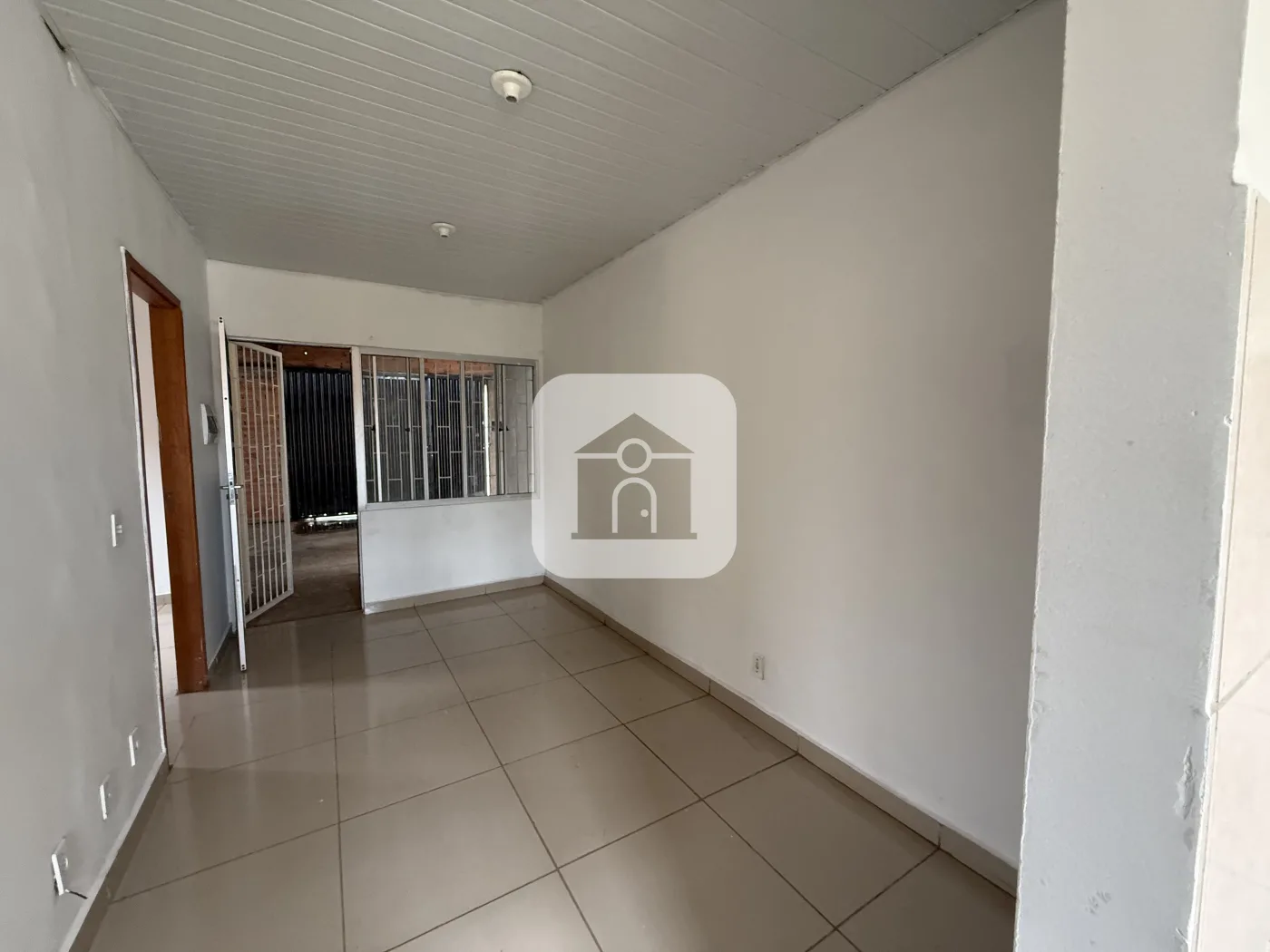 Alugar Casa / Padr&atilde;o em Uberl&acirc;ndia R$ 1.200,00 - Foto 1
