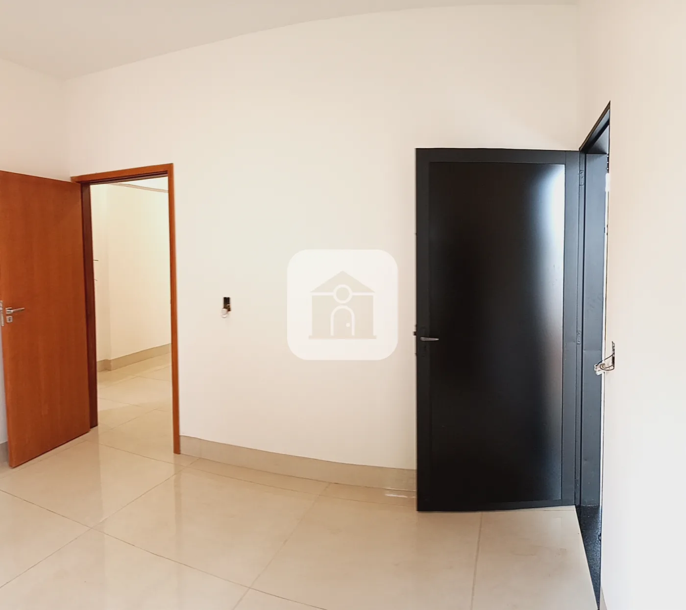 Alugar Casa / Padr&atilde;o em Uberl&acirc;ndia R$ 3.500,00 - Foto 3
