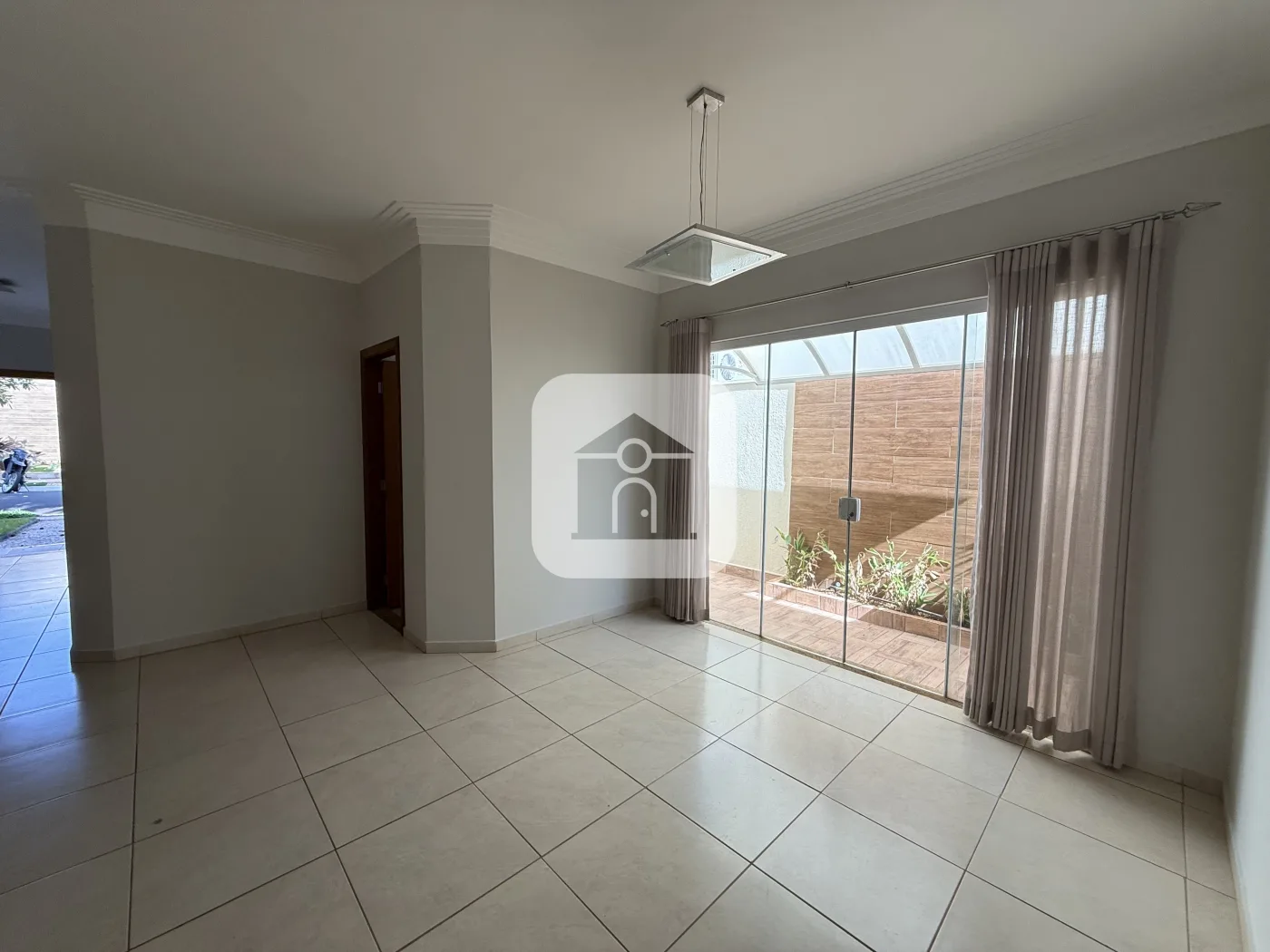 Alugar Casa / Condom&iacute;nio ou Loteamento Fechado em Uberlandia R$ 8.400,00 - Foto 14