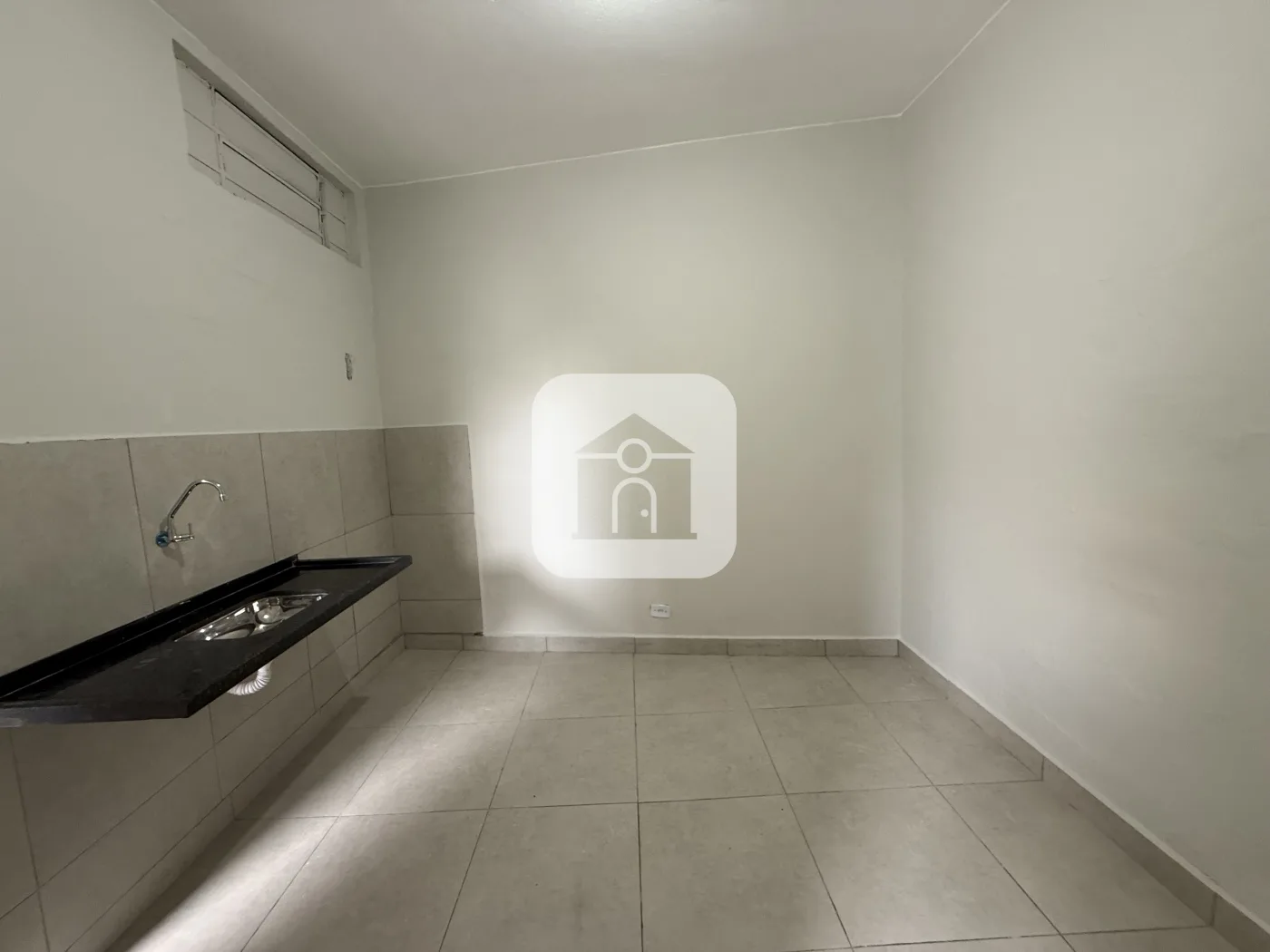 Alugar Casa / Padr&atilde;o em Uberl&acirc;ndia R$ 950,00 - Foto 1
