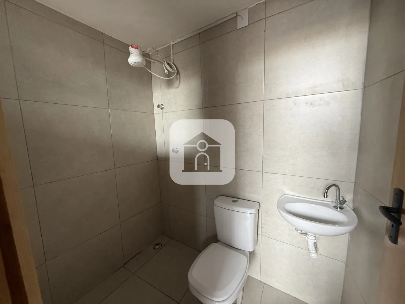 Alugar Casa / Padr&atilde;o em Uberl&acirc;ndia R$ 950,00 - Foto 3