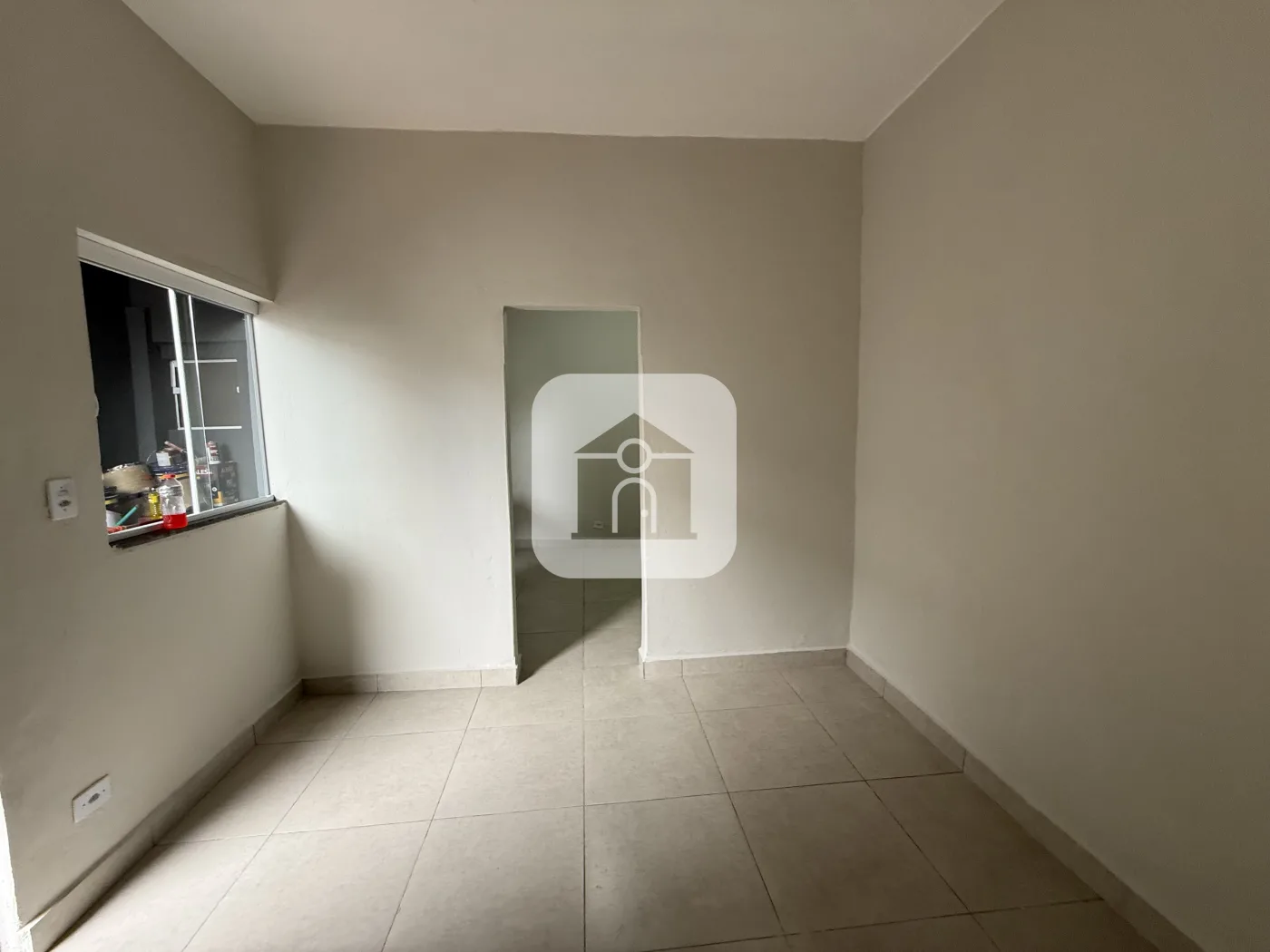 Alugar Casa / Padr&atilde;o em Uberl&acirc;ndia R$ 950,00 - Foto 4