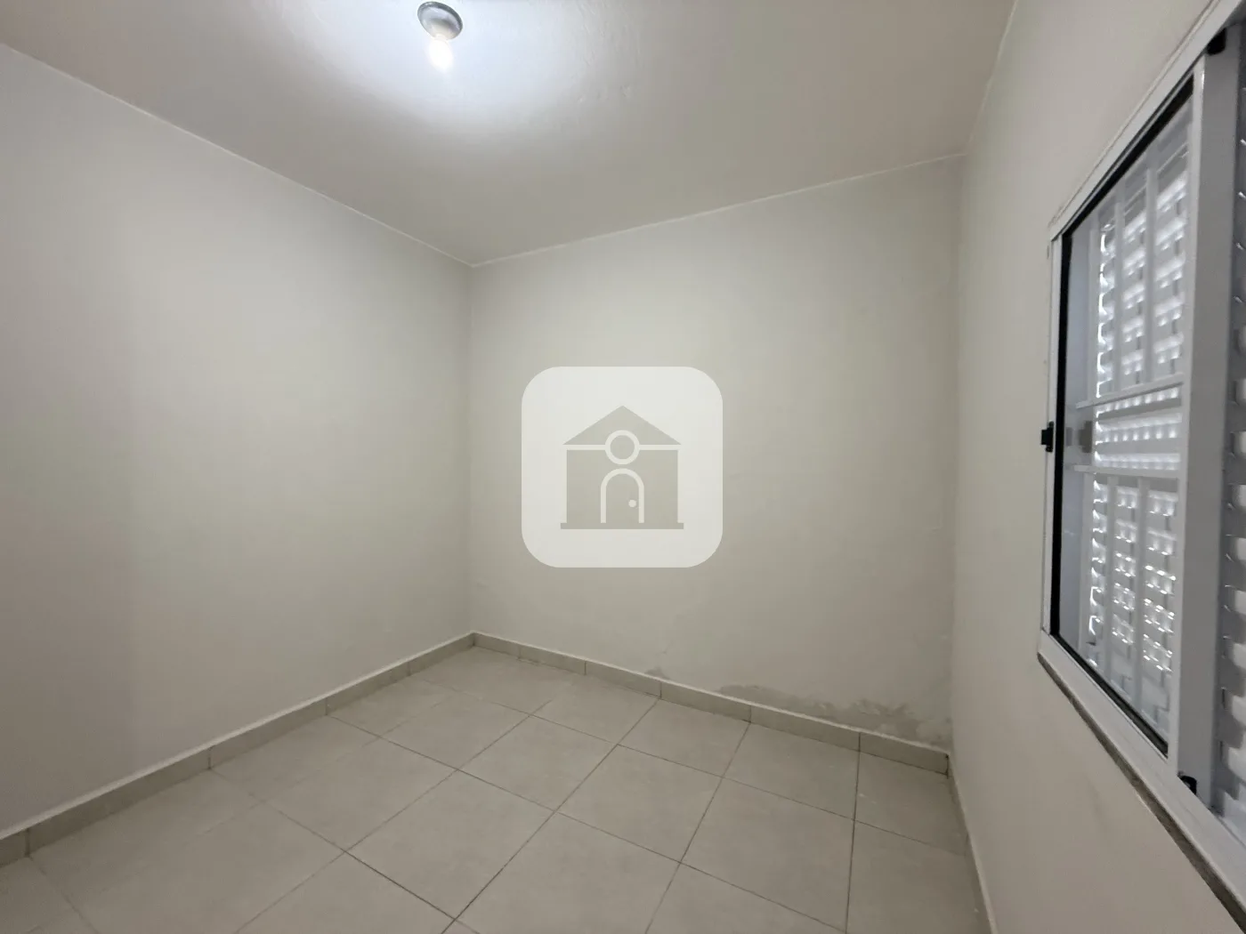 Alugar Casa / Padr&atilde;o em Uberl&acirc;ndia R$ 950,00 - Foto 5