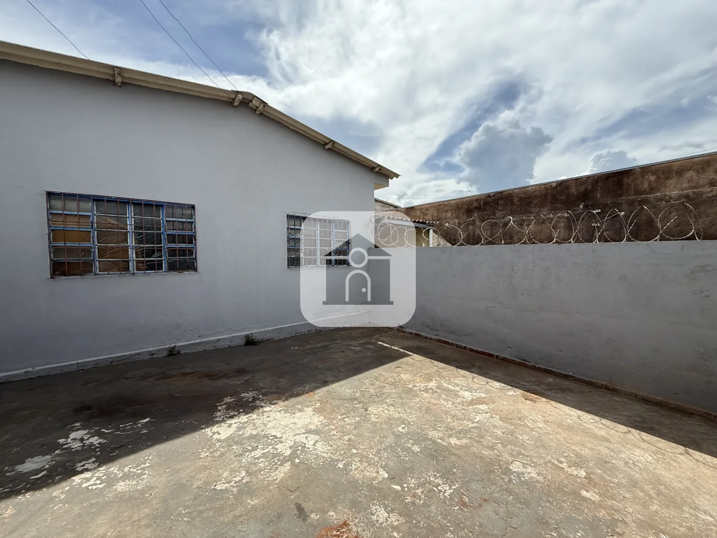 Alugar Casa / Padr&atilde;o em Uberl&acirc;ndia R$ 950,00 - Foto 6