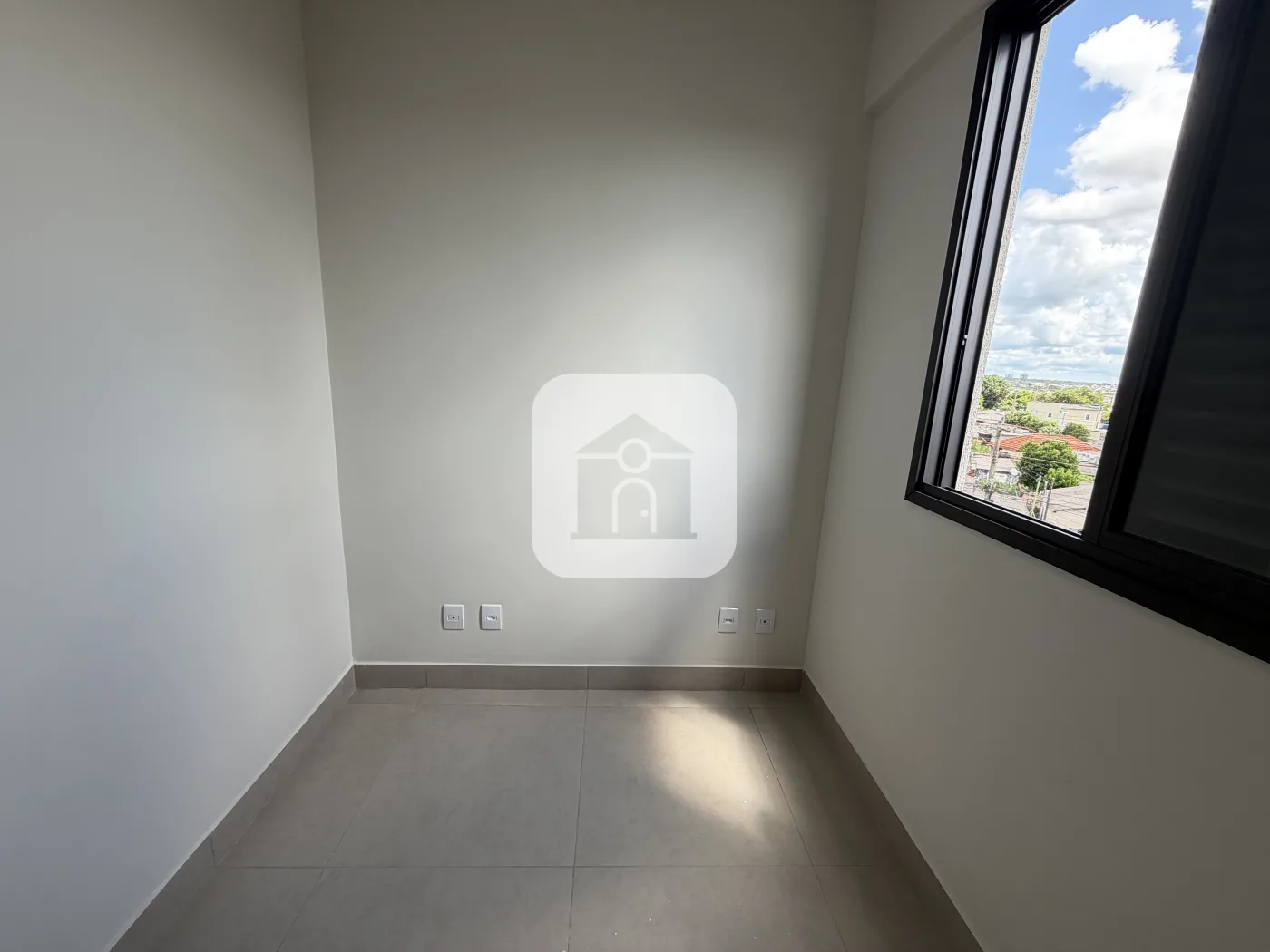 Alugar Apartamento / Padr&atilde;o em Uberl&acirc;ndia R$ 1.900,00 - Foto 2