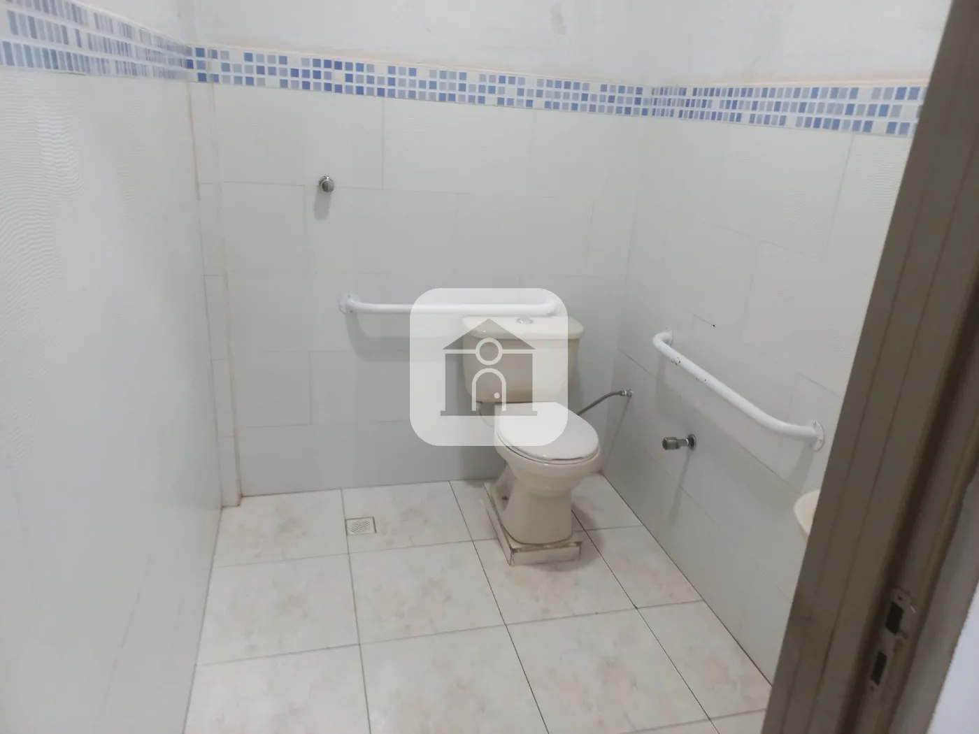 Alugar Comercial / Galp&atilde;o em Uberl&acirc;ndia R$ 7.500,00 - Foto 2