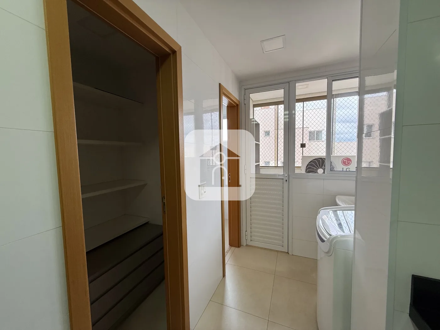 Alugar Apartamento / Padr&atilde;o em Uberlandia R$ 4.200,00 - Foto 16