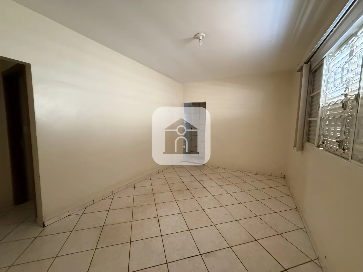 Alugar Casa / Padr&atilde;o em Uberl&acirc;ndia R$ 2.400,00 - Foto 2