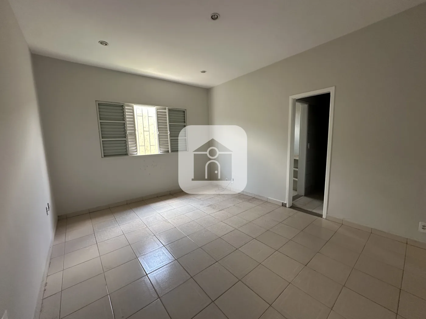 Alugar Casa / Padr&atilde;o em Uberl&acirc;ndia R$ 4.500,00 - Foto 6