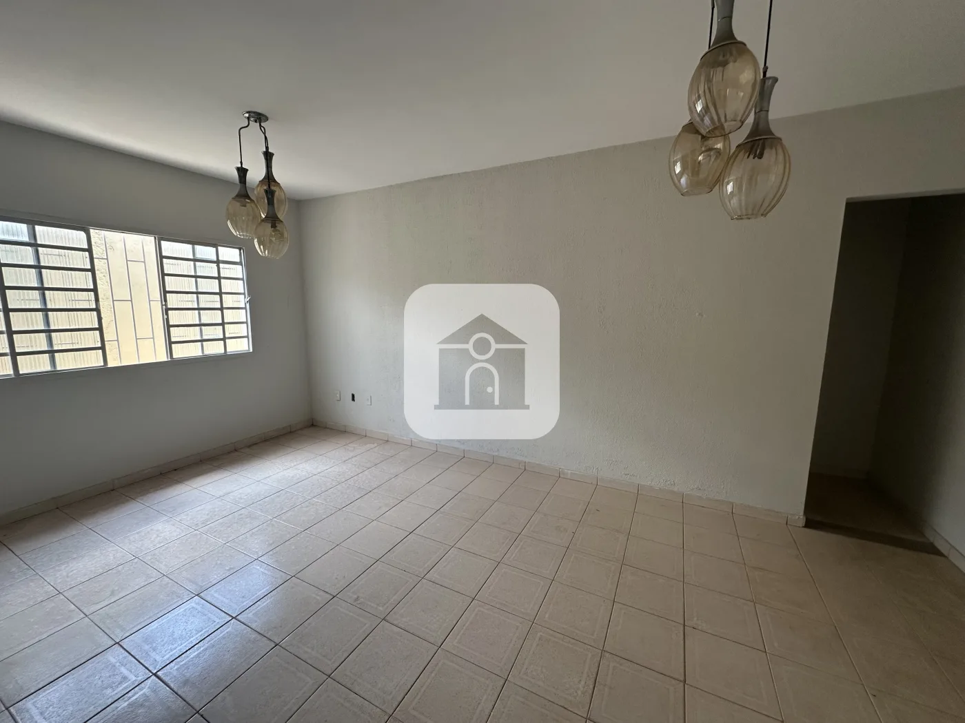 Alugar Casa / Padr&atilde;o em Uberl&acirc;ndia R$ 4.500,00 - Foto 1