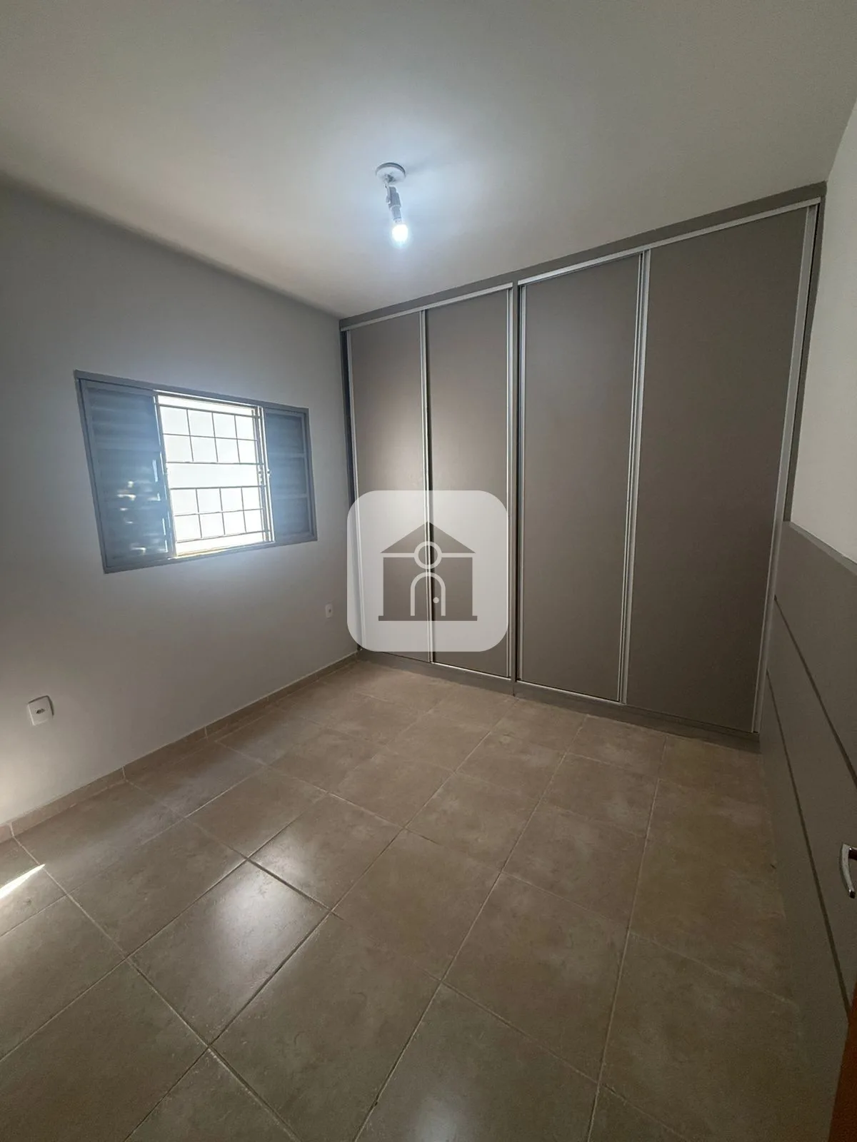 Alugar Casa / Padr&atilde;o em Araguari R$ 2.300,00 - Foto 6