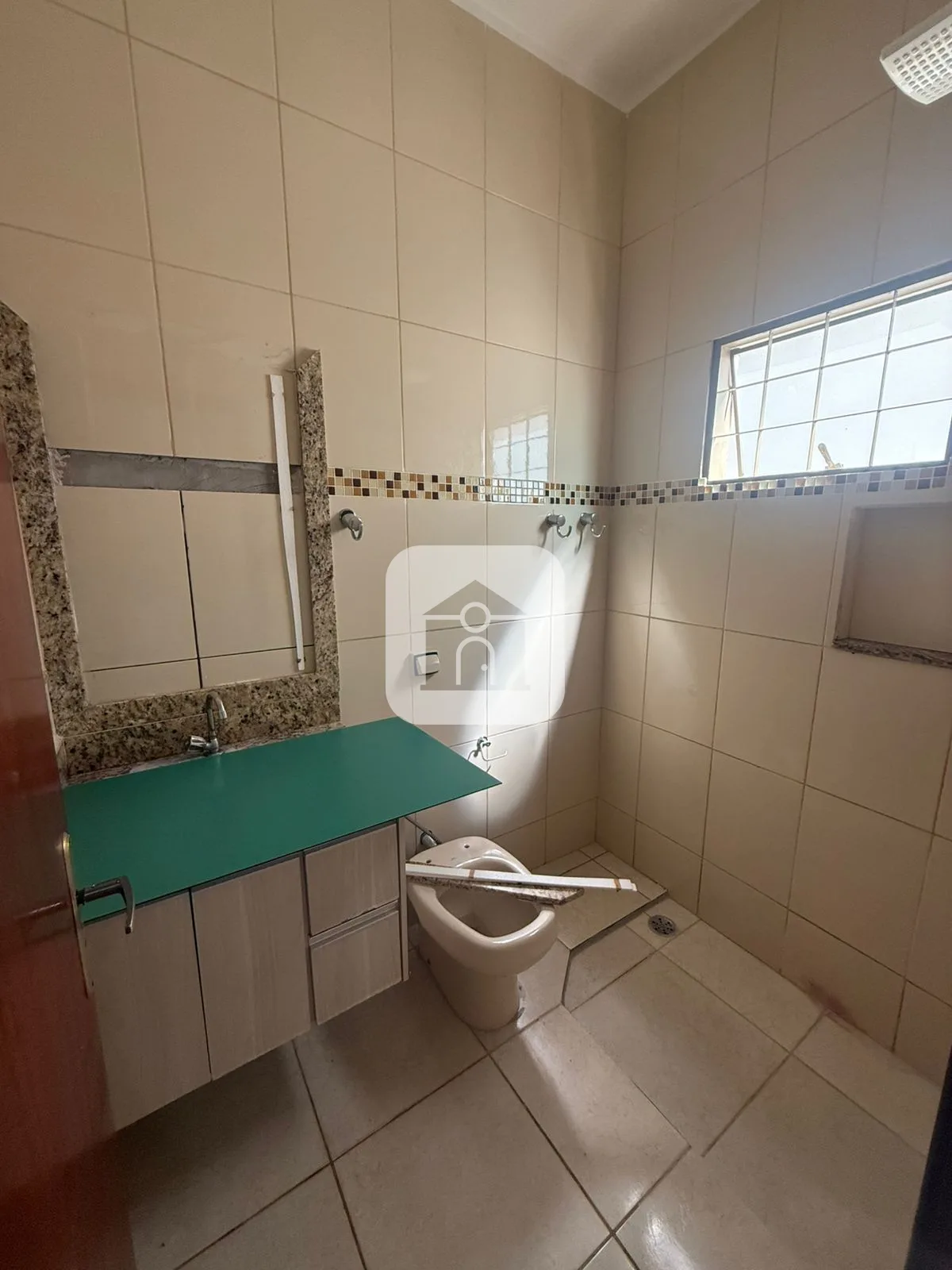 Alugar Casa / Padr&atilde;o em Araguari R$ 2.300,00 - Foto 8