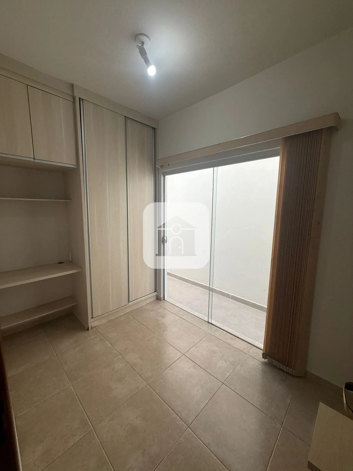 Alugar Casa / Padr&atilde;o em Araguari R$ 2.300,00 - Foto 9